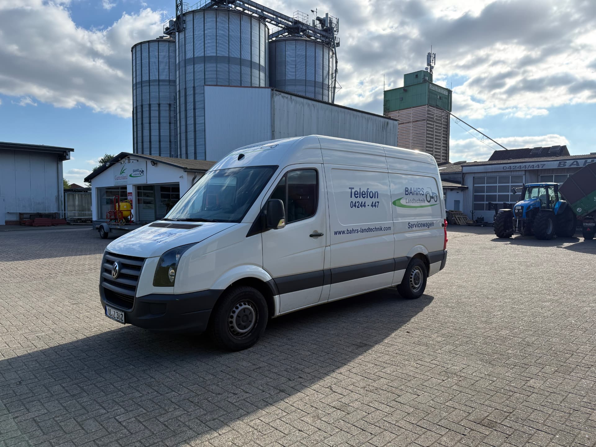Servicewagen von Bahrs Landtechnik für den mobilen Vor-Ort-Service auf Hof und Feld